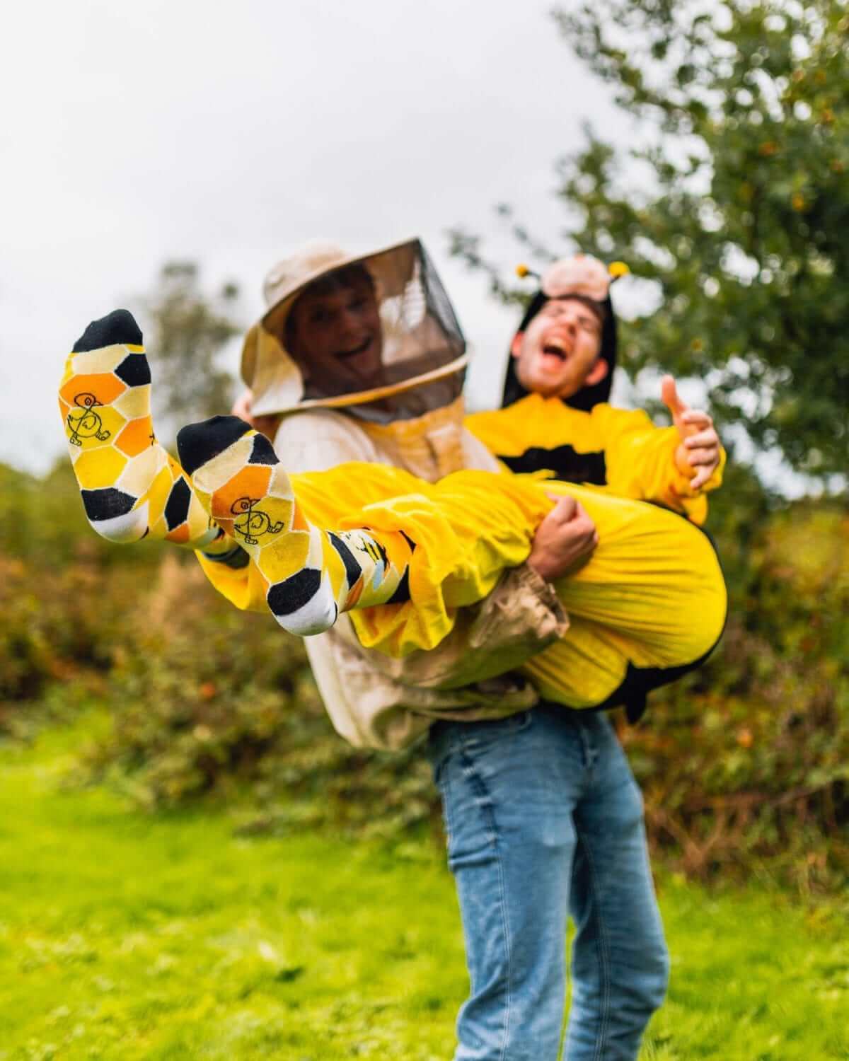 Blije Bij Sok: De Speelse Accessoire voor Bijenliefhebbers!